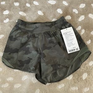 Lululemon Hotty Hot Shorts 4” Size 4
